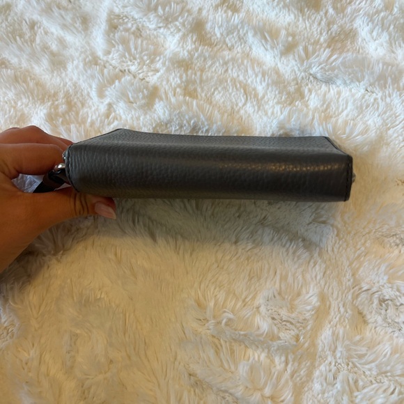 MARC JACOBS WRISTLET - Picture 2 of 7